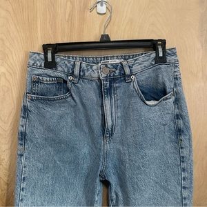 GARAGE - Light Wash Mom Jeans